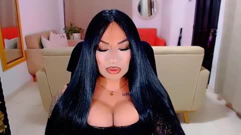 Snapshot of valentinaxqueen chatting on 01/20/25, 12:04    online show from 01/20/25, 12:04
