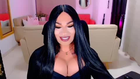 Snapshot of valentinaxqueen chatting on 01/22/25, 01:10    online show from 01/22/25, 01:10