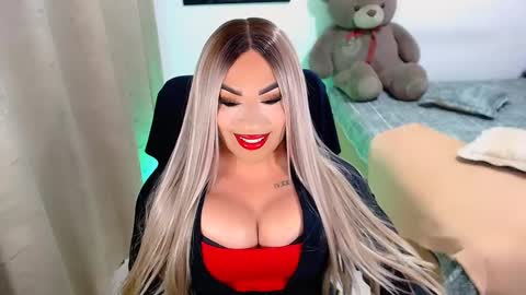 Snapshot of valentinaxqueen chatting on 02/15/25, 09:04    online show from 02/15/25, 09:04