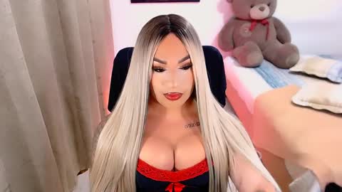Snapshot of valentinaxqueen chatting on 02/20/25, 10:26    online show from 02/20/25, 10:26