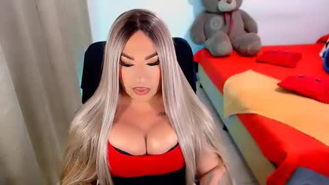 Snapshot of valentinaxqueen chatting on 03/01/25, 11:15    online show from 03/01/25, 11:15