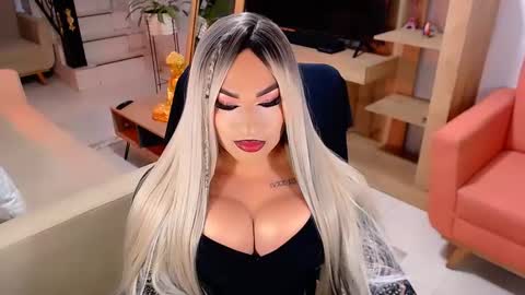 Snapshot of valentinaxqueen chatting on 03/09/25, 11:03    online show from 03/09/25, 11:03