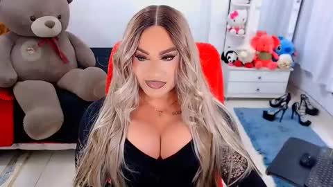 Snapshot of valentinaxqueen chatting on 09/29/25, 09:08    online show from 09/29/25, 09:08
