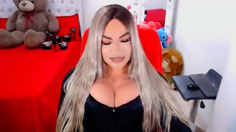 Snapshot of valentinaxqueen chatting on 10/03/25, 12:51    online show from 10/03/25, 12:51
