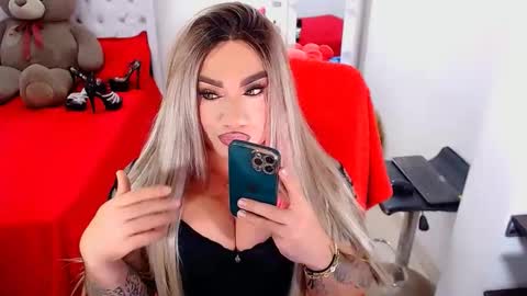 Snapshot of valentinaxqueen chatting on 10/05/25, 12:53    online show from 10/05/25, 12:53