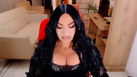 Snapshot of valentinaxqueen chatting on 10/14/25, 12:11    online show from 10/14/25, 12:11
