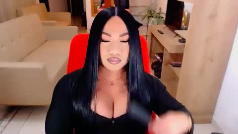 Snapshot of valentinaxqueen chatting on 10/19/25, 11:16    online show from 10/19/25, 11:16
