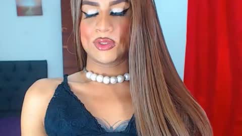 Snapshot of valentinaxxxdoll chatting on 12/13/24, 01:04 VALENTINA online show from 12/13/24, 01:04