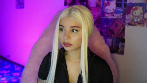 Danielle  Please help me to reach 300 thumbs up online show from 02/02/25, 08:19