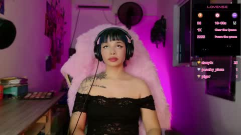 Snapshot of valentinna_5 chatting on 12/18/25, 08:31 Danielle Please help me to reach 300 thumbs up online show from 12/18/25, 08:31