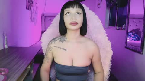 Snapshot of valentinna_5 chatting on 02/01/26, 02:10 Danielle Please help me to reach 300 thumbs up online show from 02/01/26, 02:10