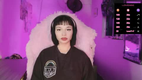 Snapshot of valentinna_5 chatting on 02/08/26, 08:40 Danielle Please help me to reach 300 thumbs up online show from 02/08/26, 08:40