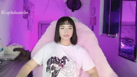 Snapshot of valentinna_5 chatting on 05/23/26, 09:41 Danielle Please help me to reach 300 thumbs up online show from 05/23/26, 09:41