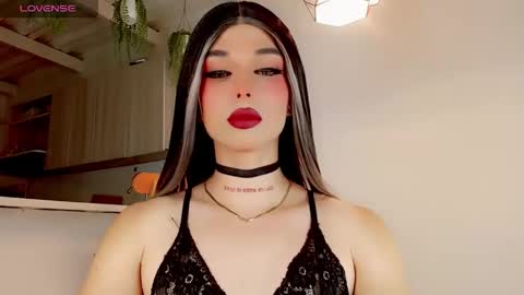 Snapshot of valentinne_marian chatting on 02/23/25, 04:17 Marian online show from 02/23/25, 04:17