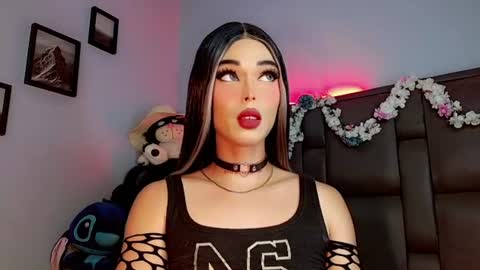 Snapshot of valentinne_marian chatting on 10/01/25, 11:05 Marian online show from 10/01/25, 11:05