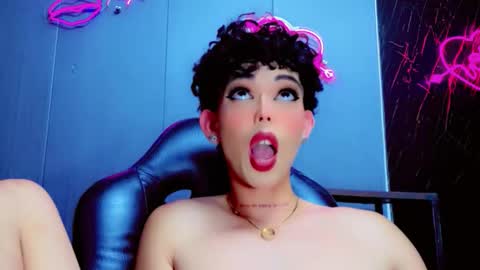 Snapshot of valentinne_marian chatting on 11/21/25, 04:27 Marian online show from 11/21/25, 04:27