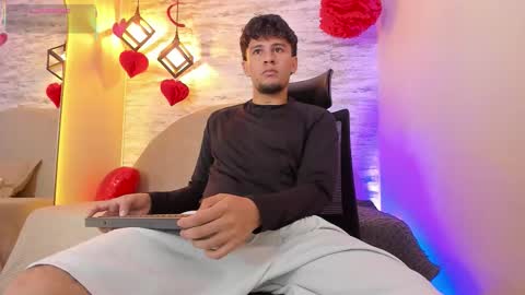 Snapshot of valentino_russo chatting on 02/17/26, 01:07 VALENTINO online show from 02/17/26, 01:07