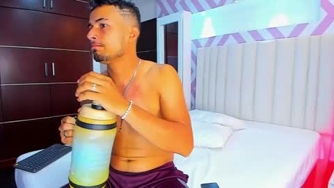 Snapshot of valentinos_ chatting on 04/18/26, 09:15 Valentinos online show from 04/18/26, 09:15