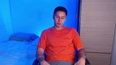 VALENTINO online show from 12/21/25, 10:39