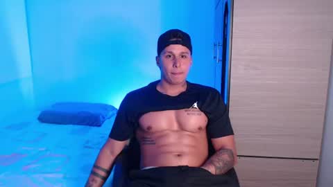 Snapshot of valentinosex_1 chatting on 07/01/26, 10:42 VALENTINO online show from 07/01/26, 10:42