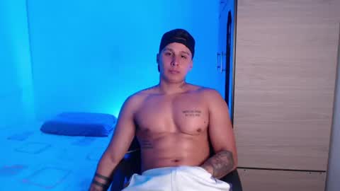 Snapshot of valentinosex_1 chatting on 07/05/26, 12:17 VALENTINO online show from 07/05/26, 12:17