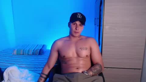Snapshot of valentinosex_1 chatting on 08/05/26, 08:22 VALENTINO online show from 08/05/26, 08:22
