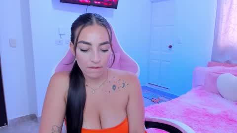 Snapshot of valeri_garciaa chatting on 11/25/25, 03:23 Tatiana Lopez online show from 11/25/25, 03:23