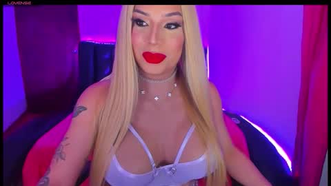 Snapshot of valeri_hilton chatting on 12/19/25, 02:40 valeri_hilton online show from 12/19/25, 02:40