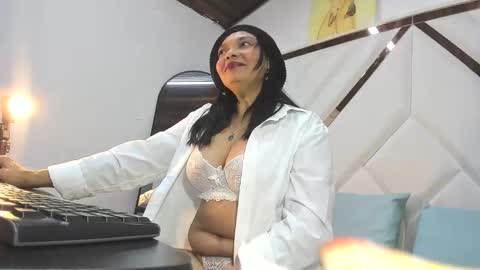 Snapshot of valeria_gil_ chatting on 04/19/26, 08:00 valeria_gil_ online show from 04/19/26, 08:00