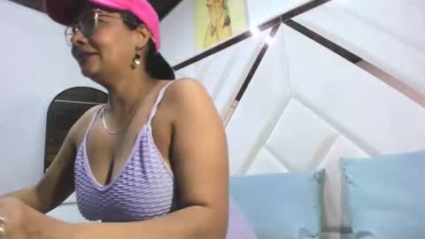 Snapshot of valeria_gil_ chatting on 04/29/26, 01:37 valeria_gil_ online show from 04/29/26, 01:37