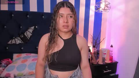 Snapshot of valeria_rouse28 chatting on 10/25/25, 05:30 valeria_rouse28 online show from 10/25/25, 05:30