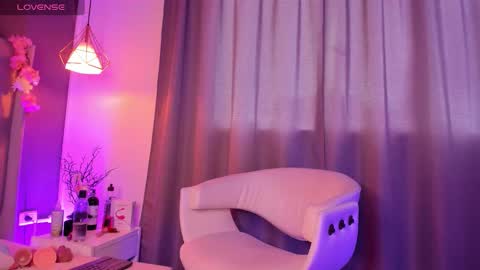 Snapshot of valeria_rouse28 chatting on 11/15/25, 05:53 valeria_rouse28 online show from 11/15/25, 05:53