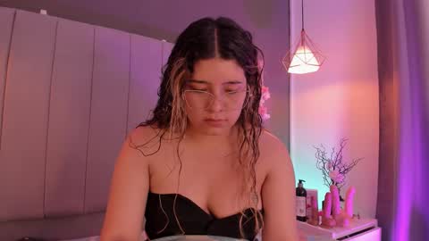 Snapshot of valeria_rouse28 chatting on 11/30/25, 06:12 valeria_rouse28 online show from 11/30/25, 06:12