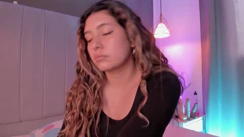 Snapshot of valeria_rouse28 chatting on 12/14/25, 08:35 valeria_rouse28 online show from 12/14/25, 08:35