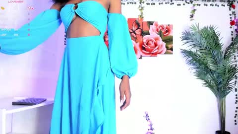 Snapshot of valeria_thompson1 chatting on 03/04/25, 08:38 Valeria online show from 03/04/25, 08:38