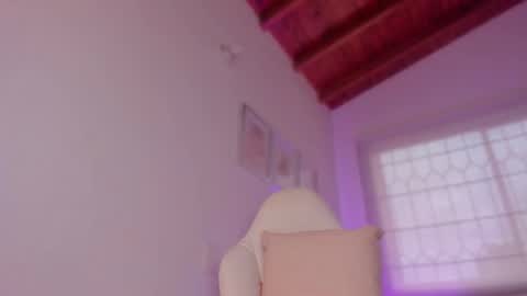 Snapshot of valeria_uribe22 chatting on 02/08/26, 10:24 online show from 02/08/26, 10:24