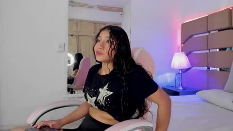 Snapshot of valeria_usuga chatting on 04/30/26, 11:16 valeria_usuga online show from 04/30/26, 11:16