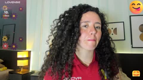 Snapshot of valeriaa_soler chatting on 01/11/25, 03:42 Valeria online show from 01/11/25, 03:42