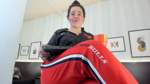 Snapshot of valeriaa_soler chatting on 01/15/25, 07:44 Valeria online show from 01/15/25, 07:44