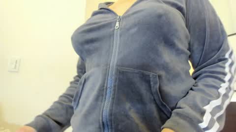 Snapshot of valeriaa_soler chatting on 01/17/25, 11:17 Valeria online show from 01/17/25, 11:17