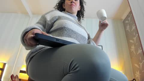 Snapshot of valeriaa_soler chatting on 01/27/25, 12:37 Valeria online show from 01/27/25, 12:37