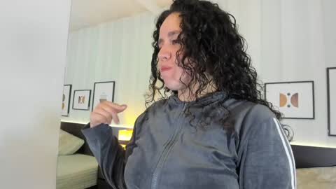 Snapshot of valeriaa_soler chatting on 01/30/25, 12:27 Valeria online show from 01/30/25, 12:27