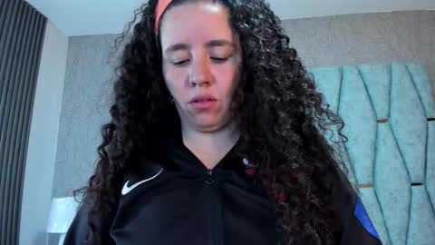 Snapshot of valeriaa_soler chatting on 09/16/25, 12:28 Valeria online show from 09/16/25, 12:28