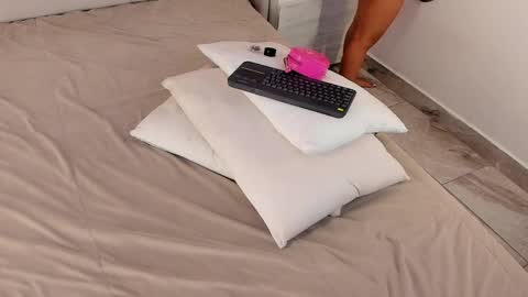 Snapshot of valeriah_ chatting on 06/04/26, 01:17 Valeria online show from 06/04/26, 01:17