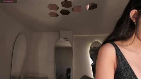 Snapshot of valeriavelvet chatting on 04/20/26, 11:57 Vale online show from 04/20/26, 11:57