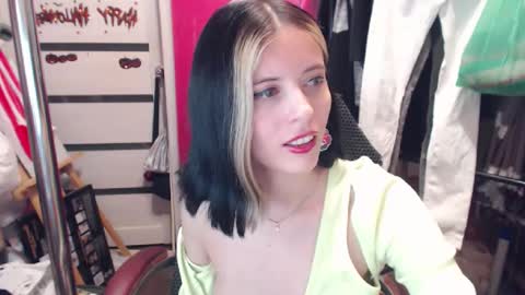ValeriaXKiss online show from 12/17/24, 10:00