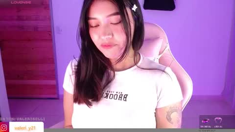 Snapshot of valeribell1 chatting on 12/15/25, 02:49 Valeri online show from 12/15/25, 02:49