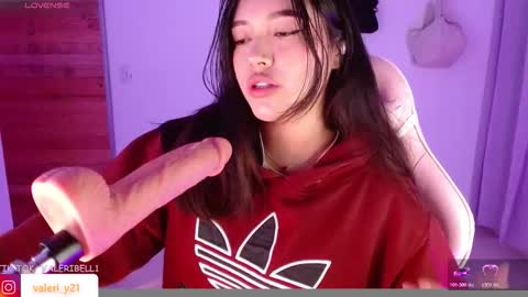 Snapshot of valeribell1 chatting on 12/17/25, 05:46 Valeri online show from 12/17/25, 05:46