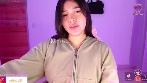 Snapshot of valeribell1 chatting on 12/18/25, 05:57 Valeri online show from 12/18/25, 05:57