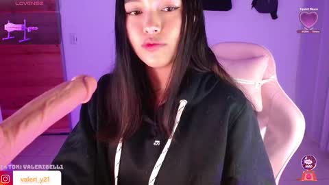 Snapshot of valeribell1 chatting on 12/21/25, 03:46 Valeri online show from 12/21/25, 03:46